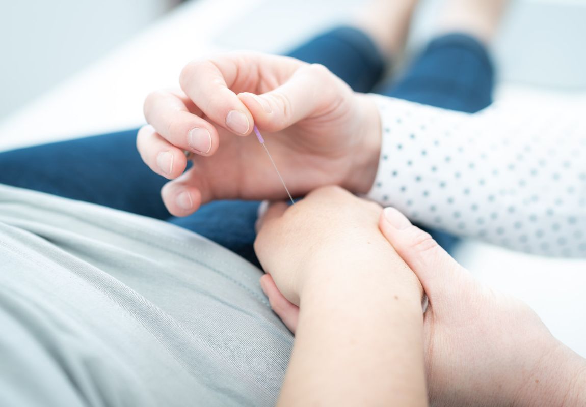 In unserer Praxis bieten wir Ihnen die Akupunkturbehandlung an.